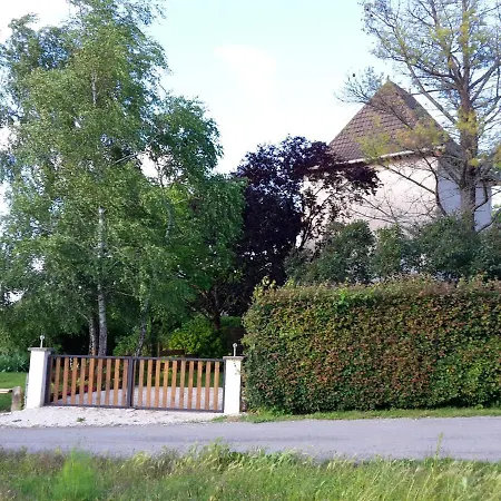 A Avec Jardin Villeneuve-dʼAveyron