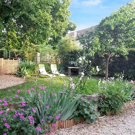 A Avec Jardin 公寓 Villeneuve-dʼAveyron