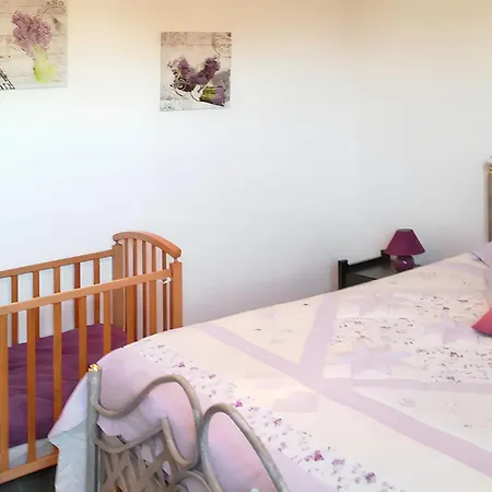 A Avec Jardin Villeneuve-dʼAveyron