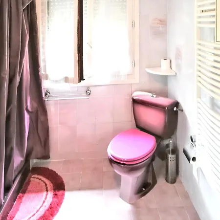 A Avec Jardin شقة