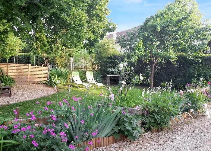 A Avec Jardin Апартаменты Villeneuve-d'Aveyron